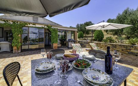 Al fresco eating with views